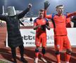 Mihai Stoica, managerul general de la FCSB, „adăpostit” de o găleată // foto: Imago Images