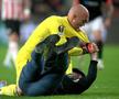 Gruparea olandeză PSV Eindhoven i-a interzis accesul pe stadion timp de 40 de ani suporterului care l-a atacat pe portarul sârb al celor de la FC Sevilla, Marko Dmitrovic (31 de ani), la manșa retur din 16-imile UEFA Europa League.