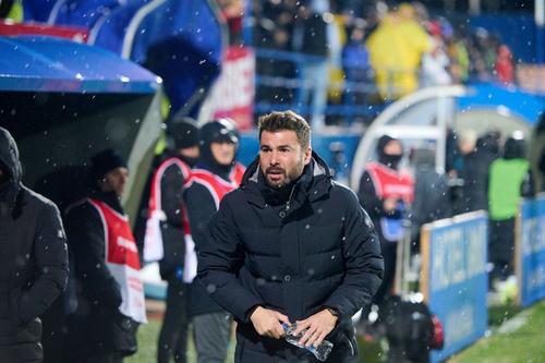 Adrian Mutu (44 de ani), antrenorul celor de la Rapid, a vorbit despre jucătorii români care sunt asemănători profilului de fotbalist al acestuia. 
Foto: Raed Krishan (GSP)