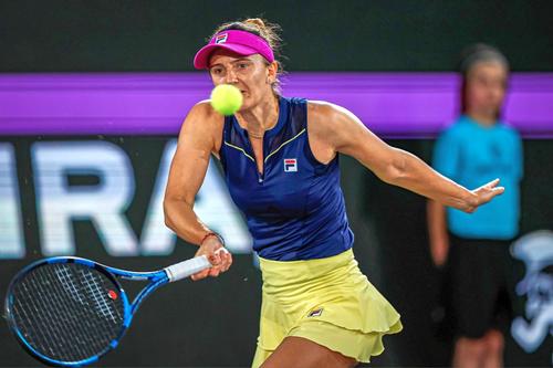 Irina Begu (32 de ani, 34 WTA) a trecut de Alexandra Eala (17 ani, 219 WTA), scor 6-2, 7-5, în primul tur la Miami Open/ foto Imago Images