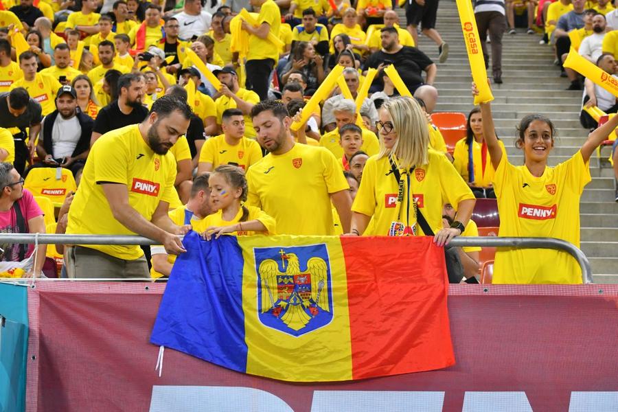 Suporteri România/ foto: Cristi Preda (GSP) Cele 800 de bilete online, cu valoare zero, pentru antrenamentul deschis al naționalei de luni, de la Mogoșoaia, s-au epuizat în 24 de ore