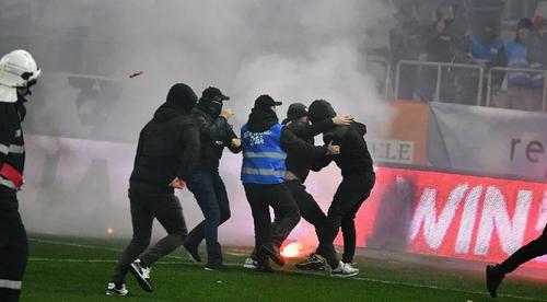 S-a lăsat cu arestări în rândul ultrașilor de la CSA Steaua și Dinamo. Foto: GSP
