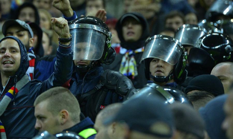Autoritățile sunt în alertă înainte de România - Irlanda de Nord / FOTO: Gazeta Sporturilor Forțele de ordine, în alertă! Posibile incidente puse la cale de ultrași la România - Irlanda de Nord: „Ne așteptăm la riposte”