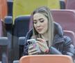 Artista Ronna Riva a fost prezentă la România – Bosnia-Herțegovina, meci din preliminariile pentru Campionatul Mondial din 2026. FOTO: Ionuț Iordache (GSP.RO)
