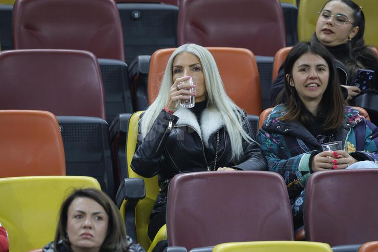Avocata Laura Vicol a fost prezentă la România – Bosnia-Herțegovina, meci din preliminariile pentru Campionatul Mondial din 2026. FOTO: Ionuț Iordache (GSP.RO)