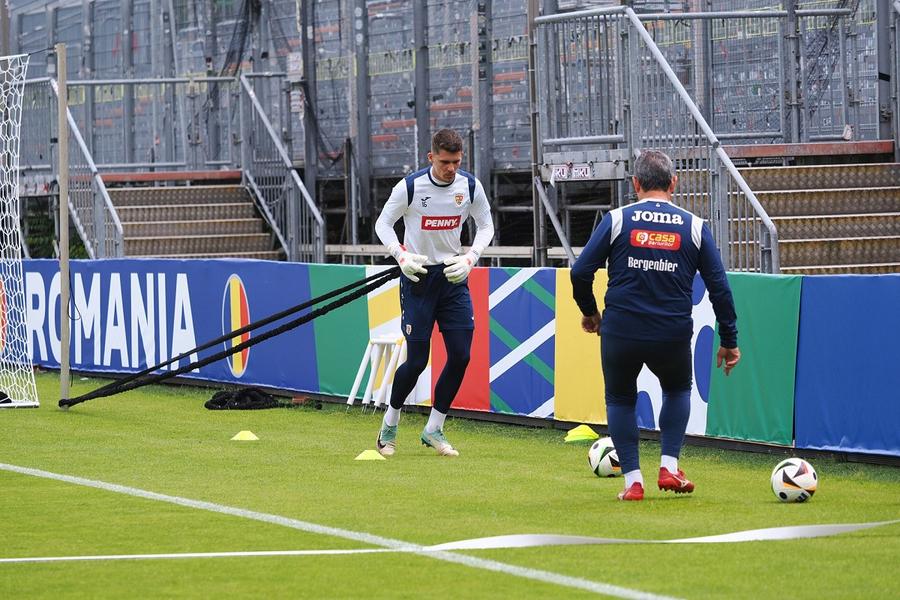 Ștefan Târnovanu va fi rezervă în România - Bosnia. Florin Niță este anunțat titular. Foto: Ionuț Iordache, GSP. Giovanni Becali, detalii despre transferul lui Ștefan Târnovanu: „Am refuzat oferta. Nu ne-a interesat”