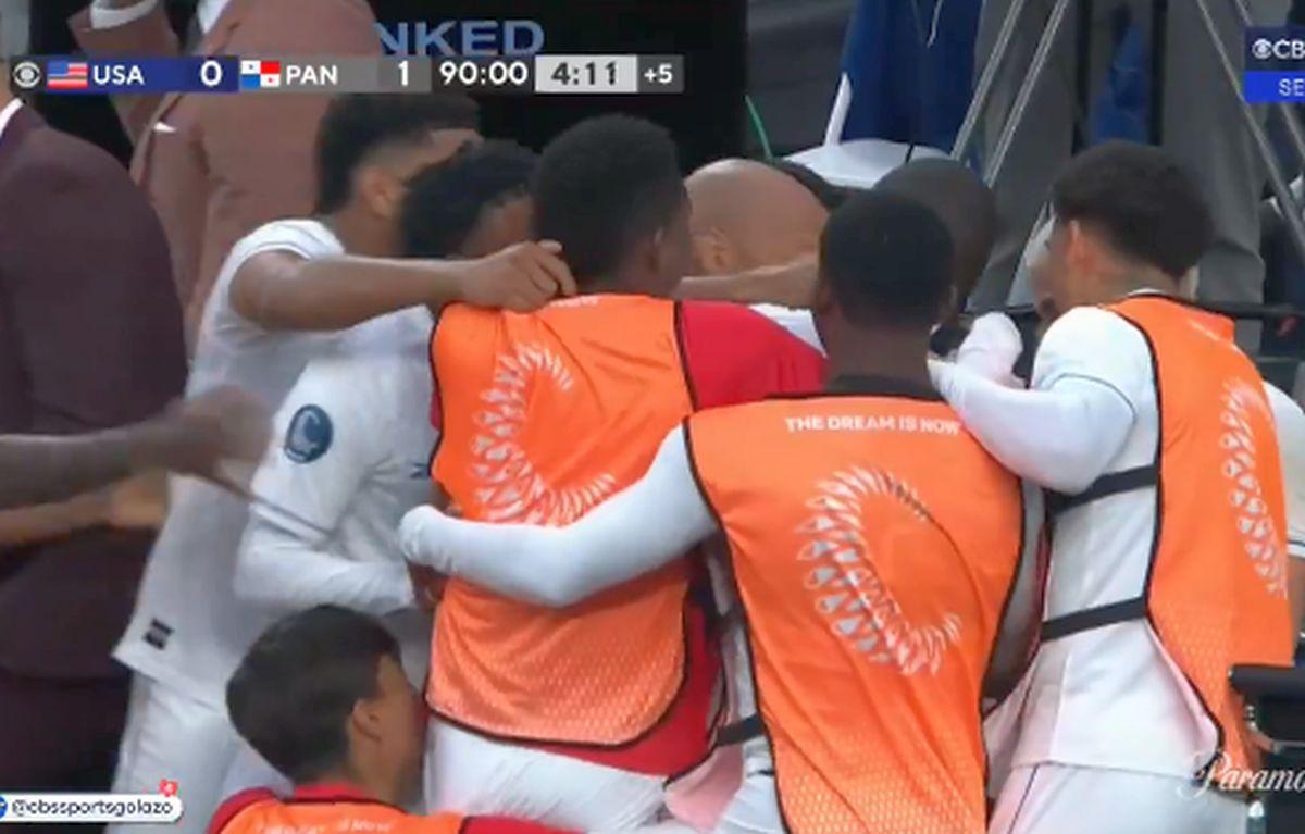 Panamezii au eliminat-o pe SUA cu gol în ultimul minut și au sărbătorit sufocându-l pe Thierry Henry