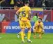 Ce s-a întâmplat pe gazon, imediat după România - Bosnia » Imagini înduioșătoare cu familia unui „tricolor” + Mircea Lucescu, „înmărmurit”