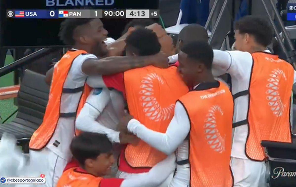 Panamezii au eliminat-o pe SUA cu gol în ultimul minut și au sărbătorit sufocându-l pe Thierry Henry
