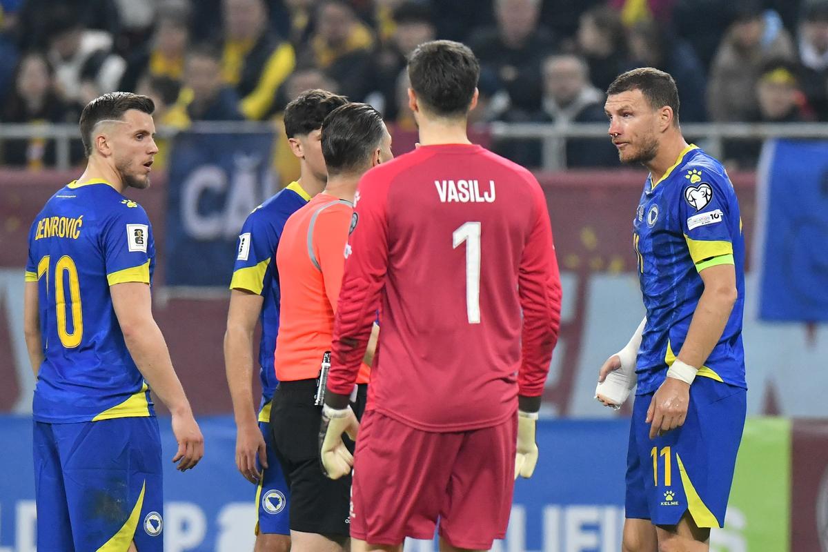 Decizie SCANDALOASĂ » Arbitrul a șocat la România - Bosnia: verdictul specialistului pentru GSP