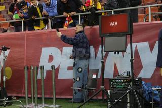 Apariție extravagantă a lui Radu Drăgușin la România - Bosnia » Ținuta lui a atras toate privirile pe Arena Națională