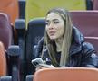 Artista Ronna Riva a fost prezentă la România – Bosnia-Herțegovina, meci din preliminariile pentru Campionatul Mondial din 2026. FOTO: Ionuț Iordache (GSP.RO)
