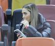Artista Ronna Riva a fost prezentă la România – Bosnia-Herțegovina, meci din preliminariile pentru Campionatul Mondial din 2026. FOTO: Ionuț Iordache (GSP.RO)