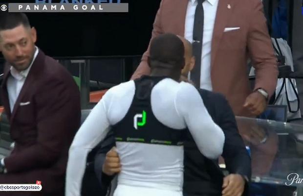 Au eliminat-o pe SUA cu gol în ultimul minut și au sărbătorit sufocându-l pe Thierry Henry: „Era ca în transă, am văzut în ochii lui!”