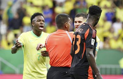 Raphinha a țipat la Vinicius jr! » Ce s-a înâmplat între vedetele Braziliei