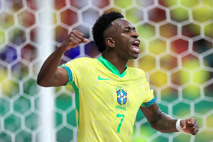 Vinicius, în Brazilia - Columbia // foto: Guliver/gettyimages Mesajul lui Carlo Ancelotti pentru vedetele naționalei: „Nu am nevoie de un număr 1! Așa câștigăm Mondialul”