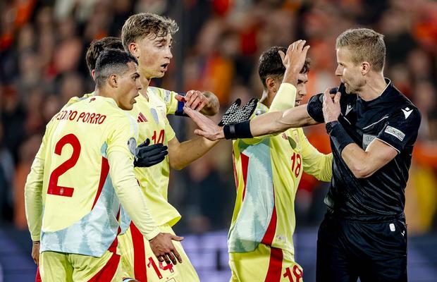 Și-a făcut debutul pentru naționala Spaniei, dar a fost huiduit de tot stadionul » Care este motivul