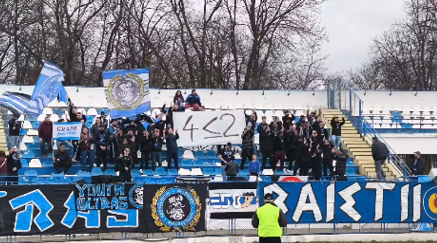 Banner afișat de galeria celor de la Poli Iași / sursă foto: captură Facebook @Religia Sportului Ce s-a întâmplat astăzi la Poli Iași - Ceahlăul » Răzvan Burleanu a fost luat în vizor