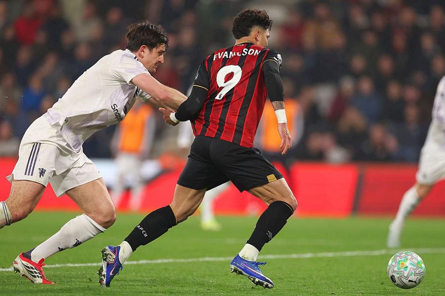 Manchester United și Bournemouth au dat recital: 4 goluri, cartonaș roșu și decizii controversate