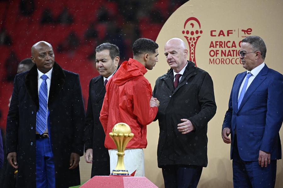 Hakimi, după ce Maroc pierduse pe teren meciul contra Senegalului / Imago Images Hakimi, după ce Senegal a pierdut Cupa Africii: „Mama mi-a spus să refuzăm trofeul”