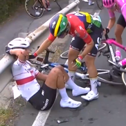 Ciocnire la Milano-Sanremo 2026 / foto: X @SBSSportau