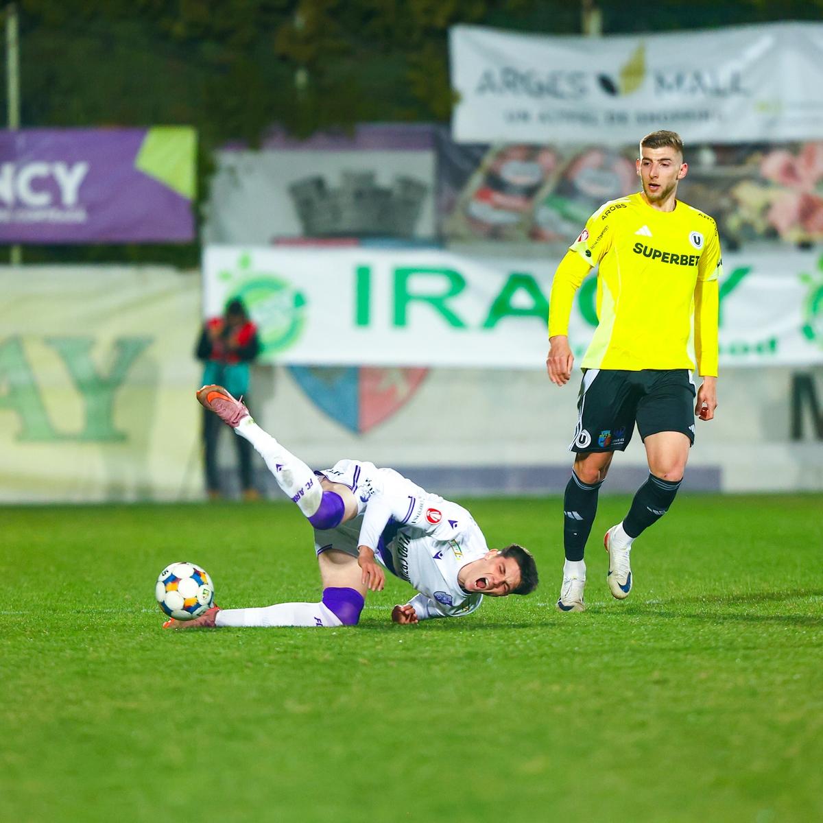 U Cluj o egalează pe Craiova în fruntea Superligii! Profită de o gafă rar văzută în fotbal: a comis-o chiar „tricolorul” convocat azi de Lucescu