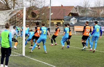 Primarul a făcut scandal după eșecul din ultima rundă: „Nu vreți fotbal?! Plecați acasă!” » Doi fotbaliști, dați imediat afară