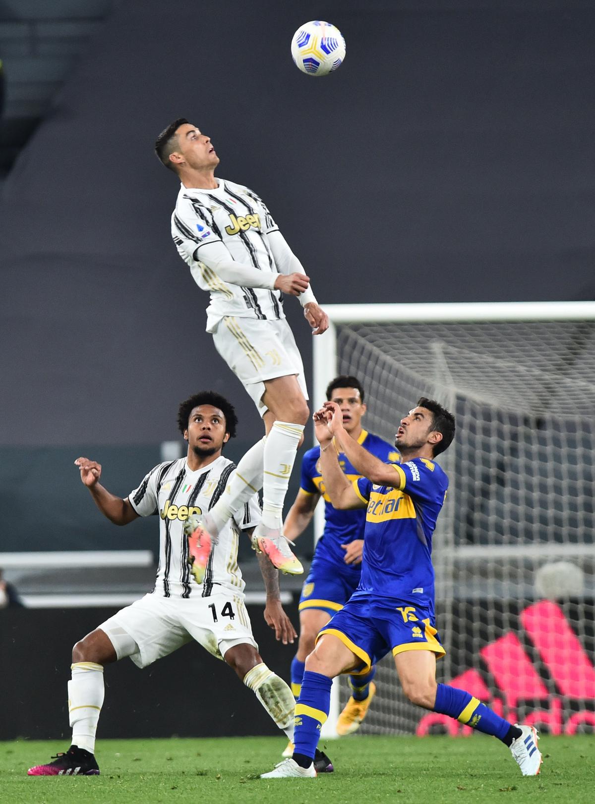 Dennis Man, în lumina reflectoarelor după Juventus - Parma 3-1 » Cuvinte superbe: „El a crescut cel mai mult, are un potențial enorm!”