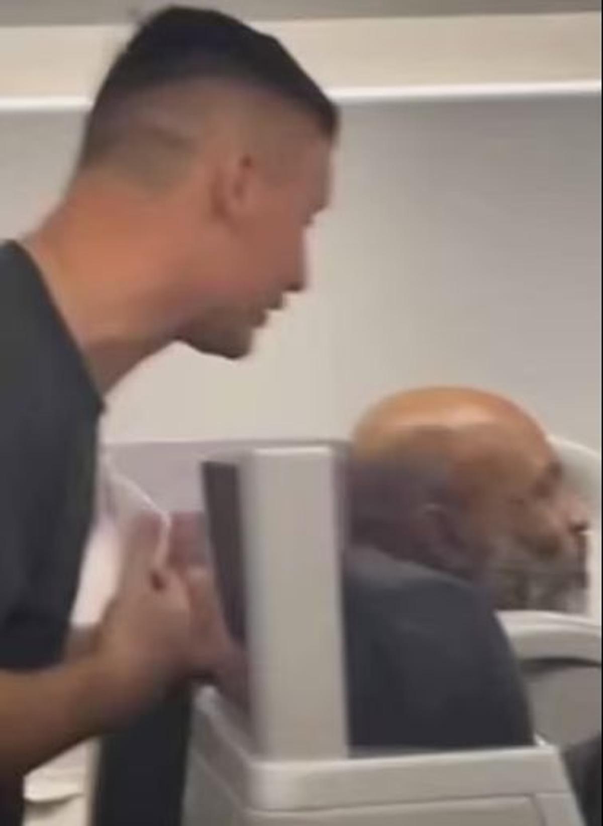 Mike Tyson, bătaie în avion