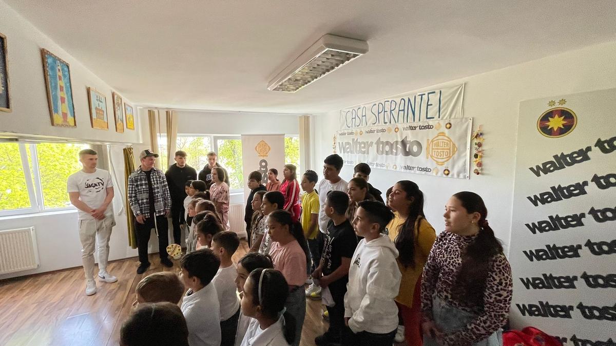 Jucătorii de la FCSB, în vizită la centrul de zi „Casa Speranței”: „Sunt drăgălași și sper să venim mai des”