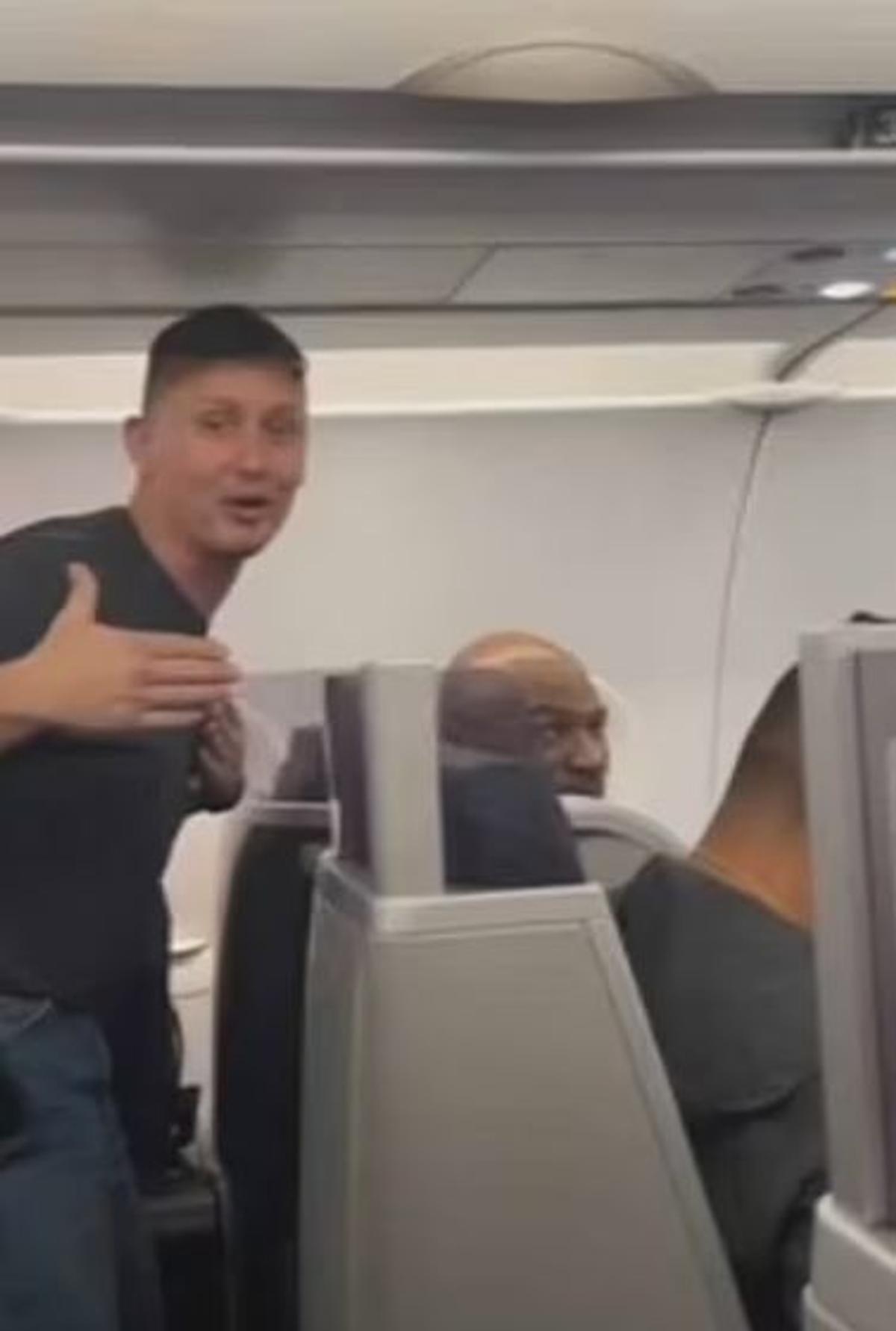 Mike Tyson, bătaie în avion