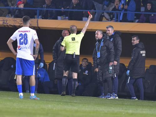 Laurențiu Reghecampf, suspendare drastică după eliminarea de la Farul + A venit „nota de plată” și pentru Adi Petre, după faultul dur asupra lui Pigliacelli // foto: Imago