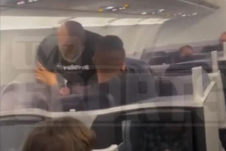 Fostul boxer Mike Tyson (55 de ani) a fost surprins lovind în mod repetat un pasager al unui zbor San Francisco - Florida. Victima a suferit o rană deschisă la nivelul frunții.