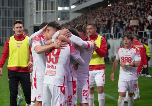„Dăm culoare tribunelor” » Acțiune inedită a clubului Dinamo la meciul cu Poli Iași: „Vom avea 5 tricouri semnate de jucători dinamoviști de acordat”