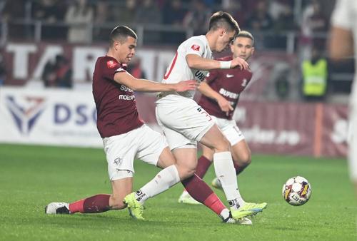 Daniel Paraschiv, într-un duel cu Rapid / FOTO: Imago