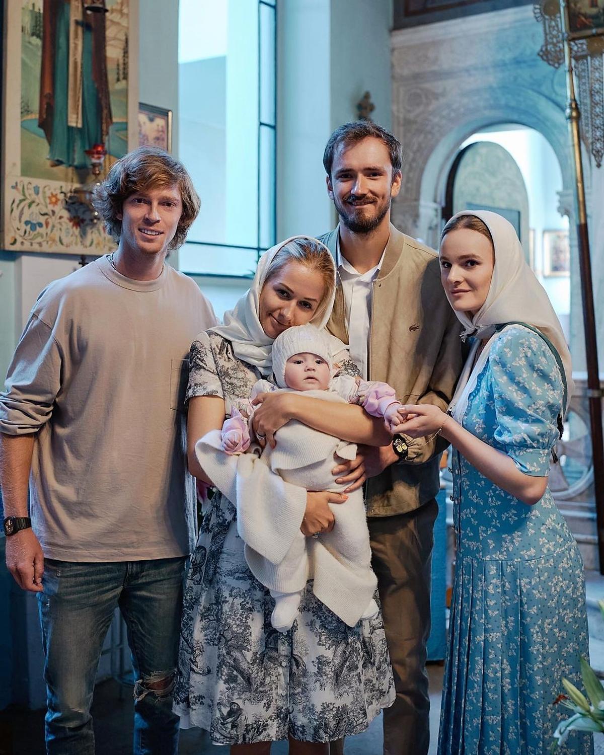 Daniil Medvedev și-a botezat fetița! Nașul Andrey Rublev: „Trebuie să mă rog pentru ea zilnic"