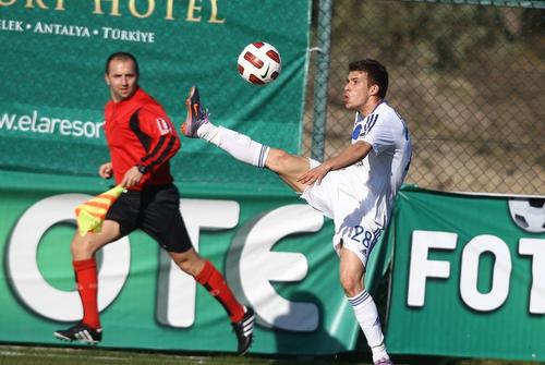 Constantin Gângioveanu (33 de ani), fosta extremă stângă a celor de la FCU Craiova, a lansat un atac dur asupra lui Adrian Mititelu, patronul grupării oltene.