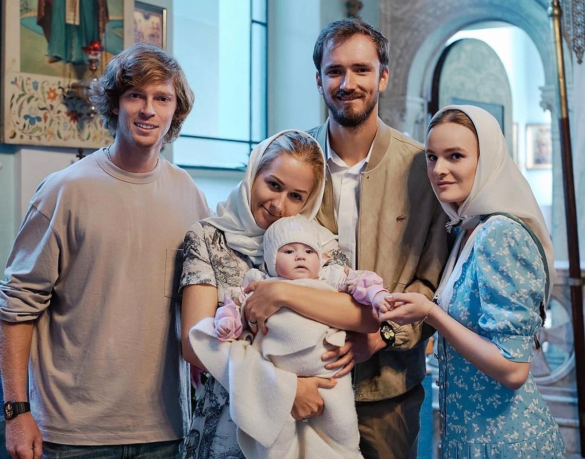 Daniil Medvedev și-a botezat fetița! Nașul Andrey Rublev: „Trebuie să mă rog pentru ea zilnic"