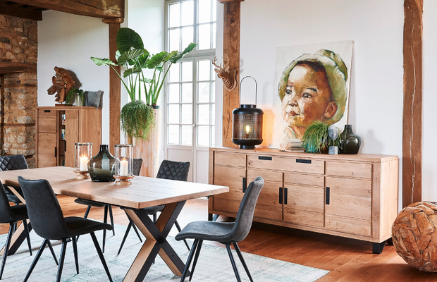 Mobilier din lemn masiv fabricată în România: o alegere inspirată și elegantă