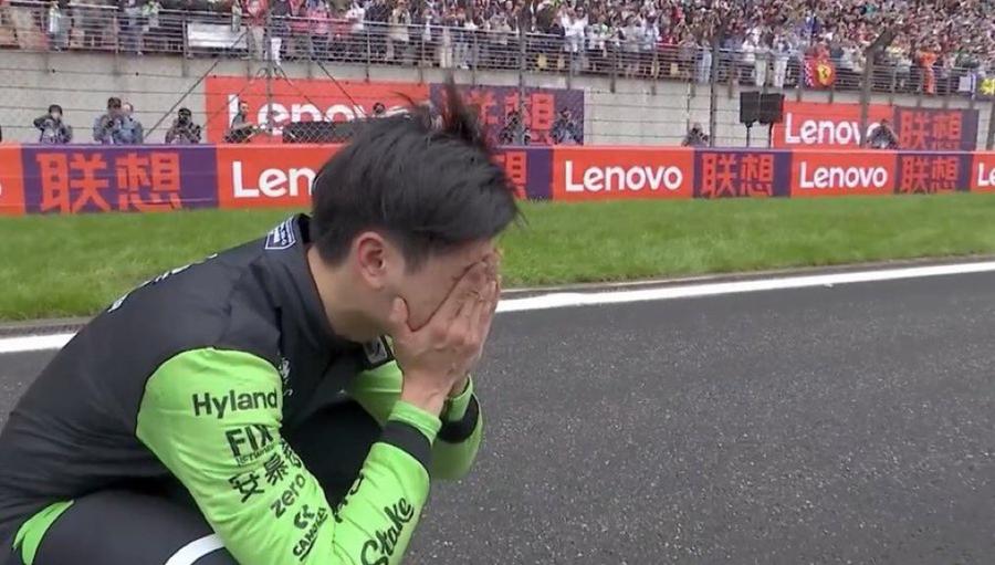 Încă o bornă atinsă de Verstappen cu victoria din China » Scene emoționante la final: Zhou a izbucnit în lacrimi când a văzut surpriza organizatorilor