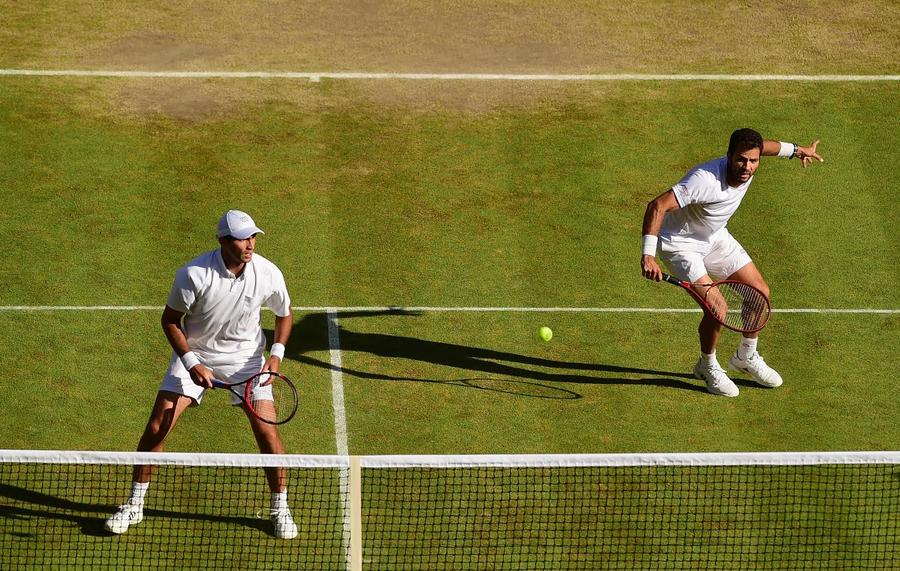Horia Tecău și Jean-Julien Rojer în timpul finalei de la Wimbledon 2015 Foto: Imago Jean-Julien Rojer, amintiri emoționante și savuroase din timpul parteneriatului cu Horia Tecău: „Mă uitam la el, era complet alb