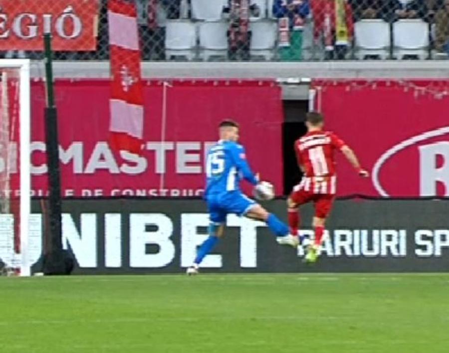 Momentul în care mingea atinge mâna lui Badelj VAR a considerat că acesta nu a fost henț » Din nou probleme de arbitraj în Sepsi - Craiova