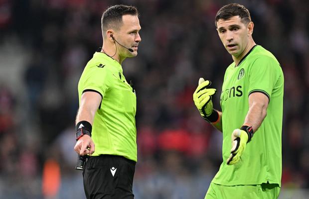Ce încurcătură! Emiliano Martinez n-a fost eliminat după ce a primit două „galbene”, dar UEFA l-a suspendat » Care e explicația