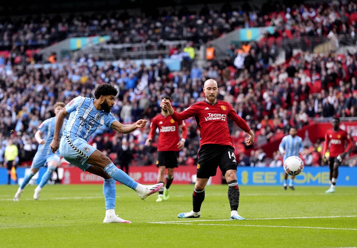 ULUITOR! Manchester United avea 3-0 pe Wembley cu echipa de liga a doua, în minutul 70: incredibil ce a urmat în semifinala Cupei Angliei