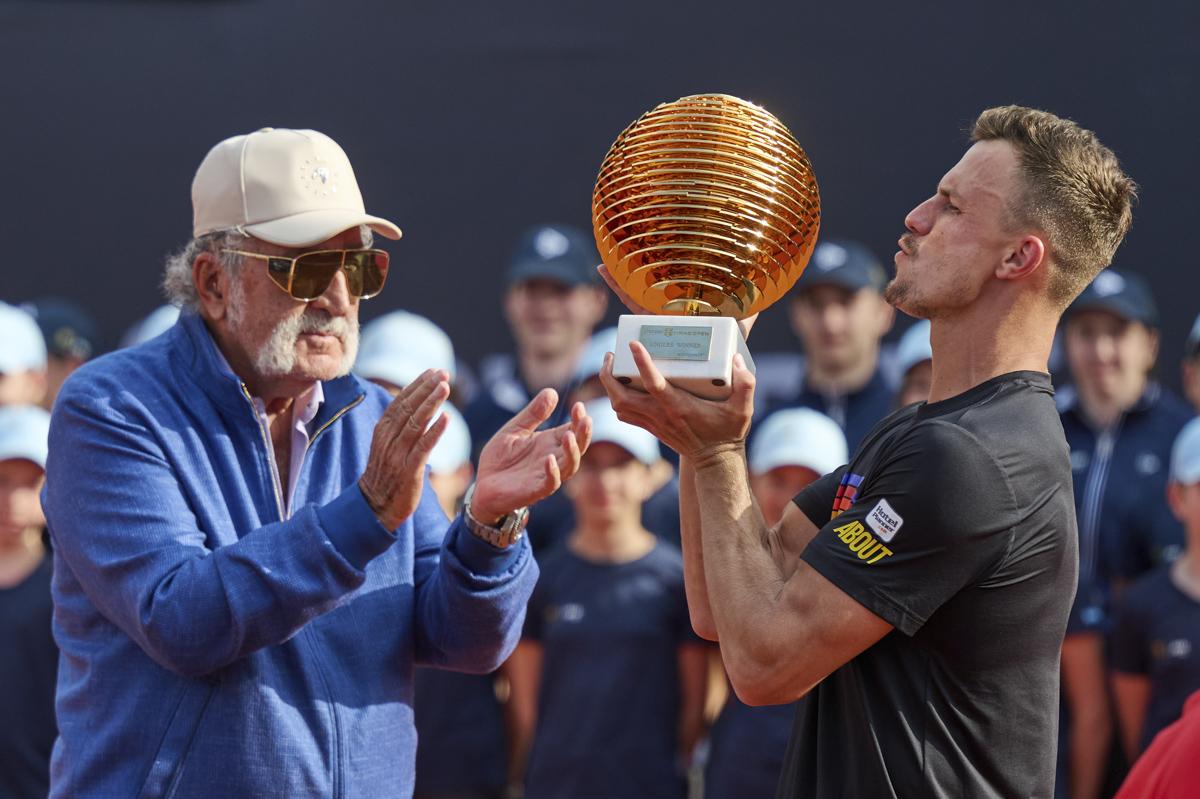 Marton Fucsovics este noul campion la Țiriac Open! » „Am fost puternic și chiar mi-am dorit să câștig acest turneu” + „Trofeul e frumos, va sta în mijlocul livingului meu”