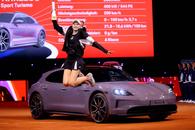 A triumfat la Stuttgart și a câștigat un supercar, dar nu are permis de conducere