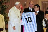 Copilul sărac din Buenos Aires și geniul fotbalului » O prietenie scrisă cu suflet: Papa Francisc și Maradona