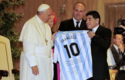 Copilul sărac din Buenos Aires și geniul fotbalului » O prietenie scrisă cu suflet: Papa Francisc și Maradona