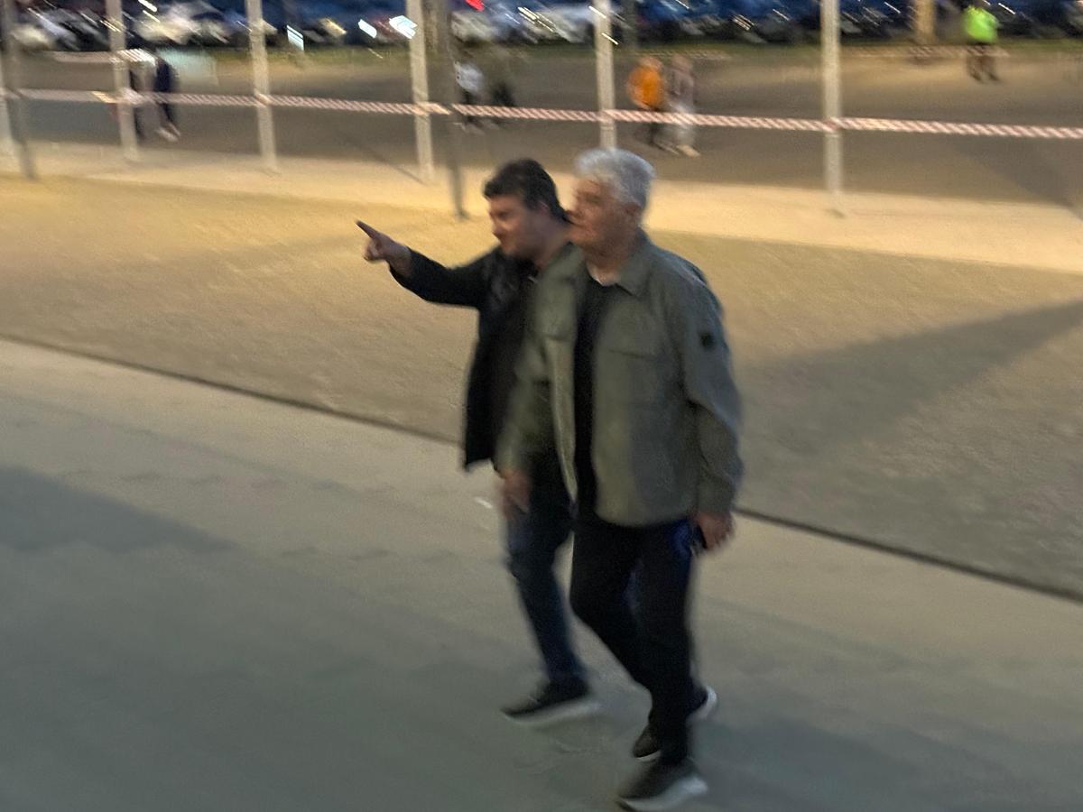 Ipostază neașteptată la Dinamo - Craiova » Vedeta, surprinsă cu trabuc și cu un pahar de vin la VIP