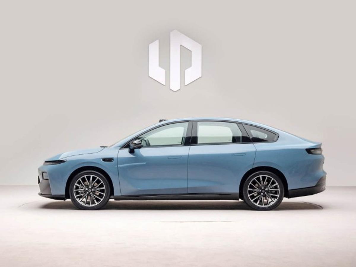 Cum arată modelul B01, primul sedan electric din catalogul Leapmotor
